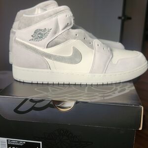 Jordan Men's White and Silver Sneakers